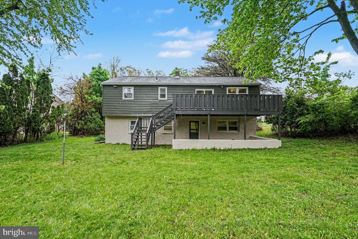 208 W 3rd Street photo 31