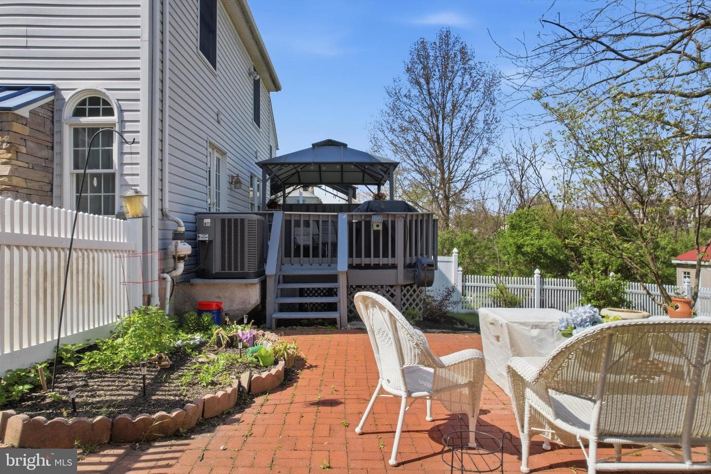 230 Sandown Court photo 4