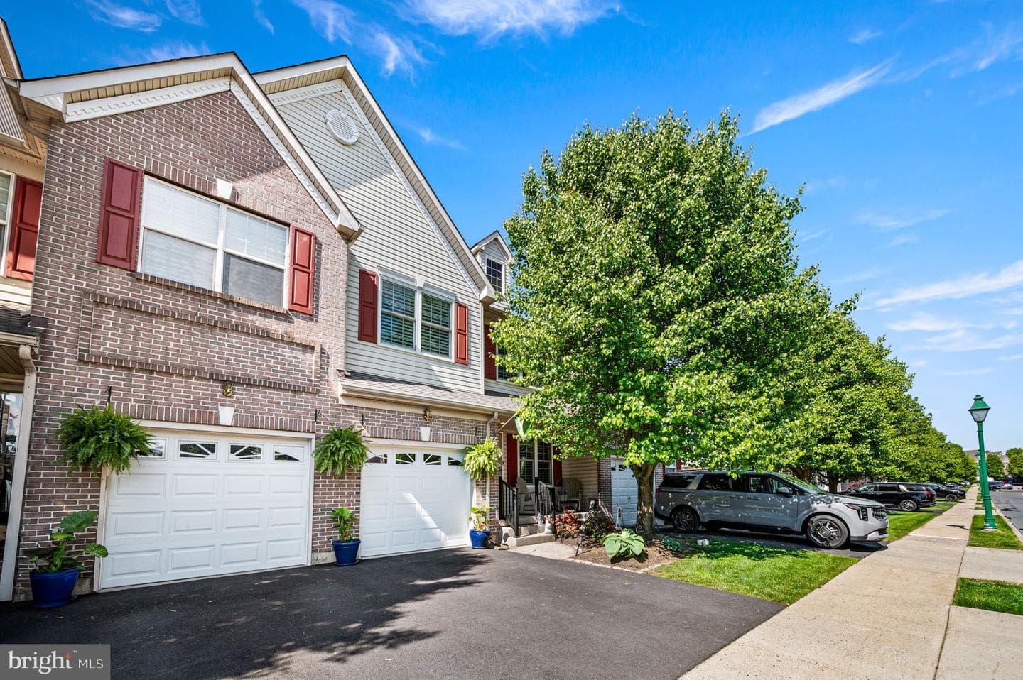 256 Larkspur Lane photo 3
