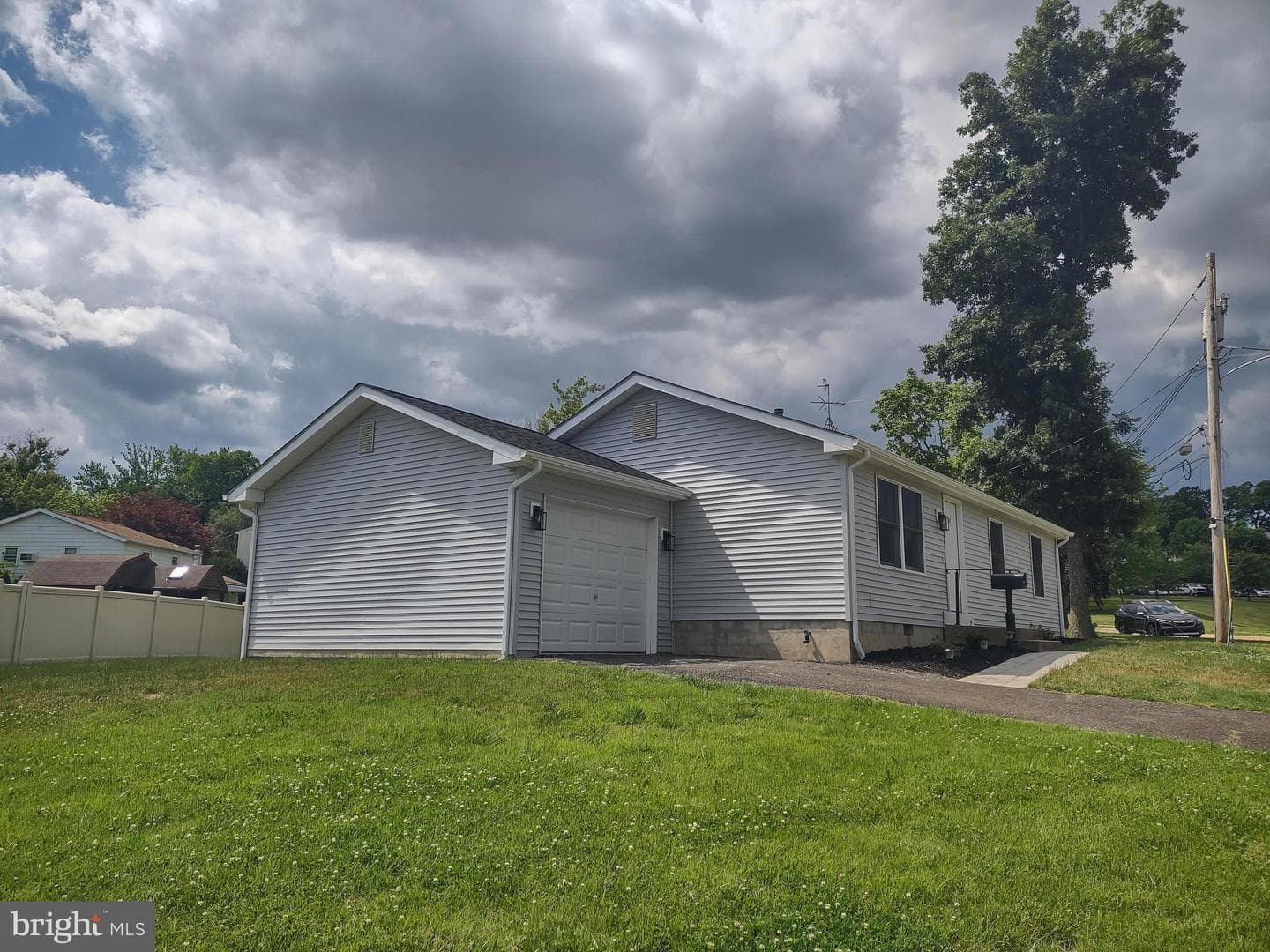 138 Houston Avenue photo 4