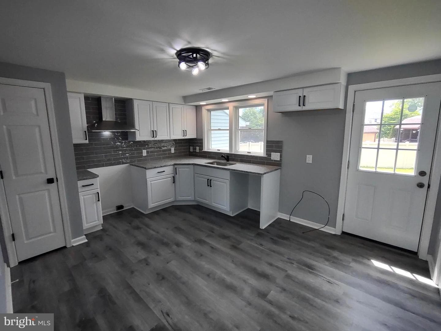 138 Houston Avenue photo 6