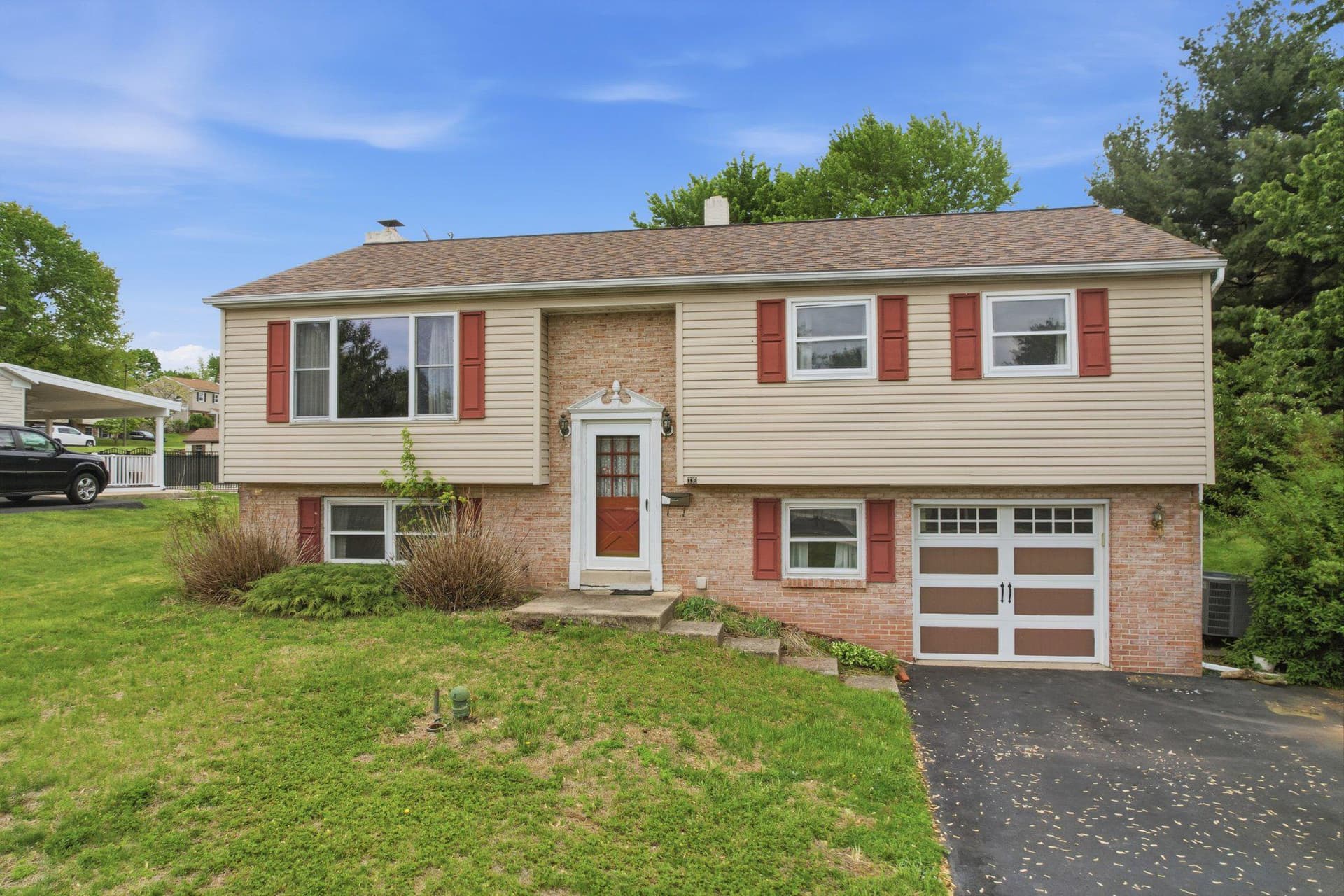 330 Wexford Road photo 1