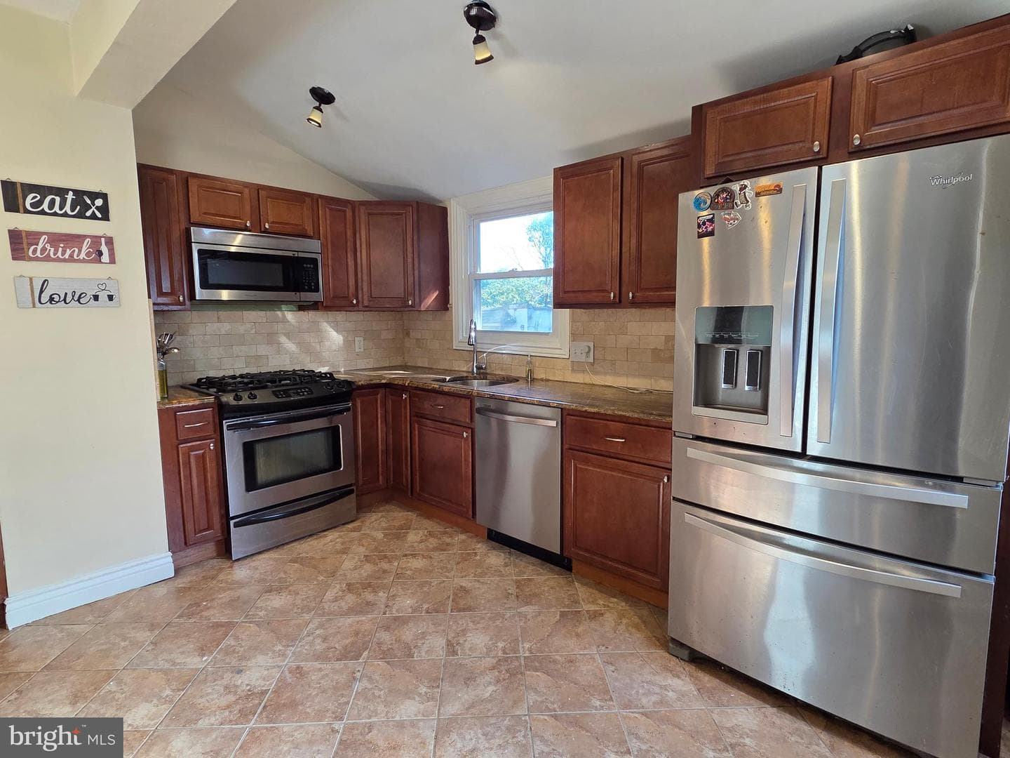326 Jefferson Avenue photo 16
