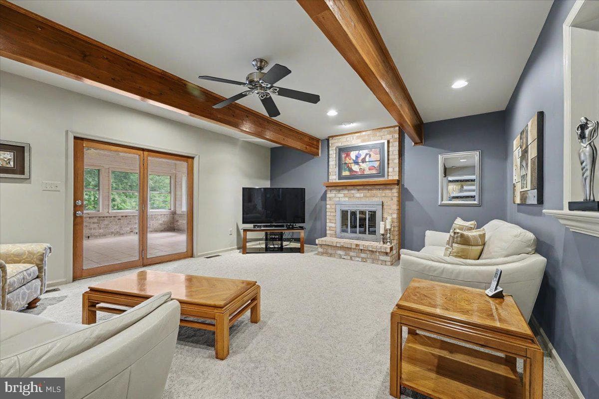 10 Hawk Court photo 16