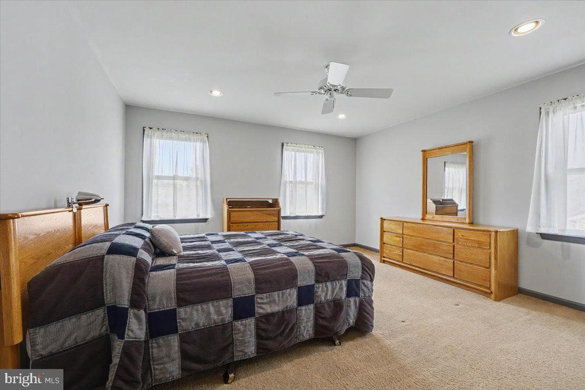 10 Hawk Court photo 29