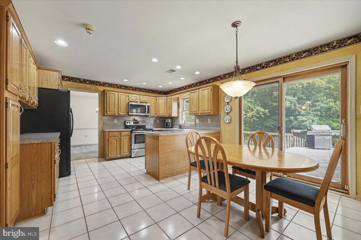 10 Hawk Court photo 5