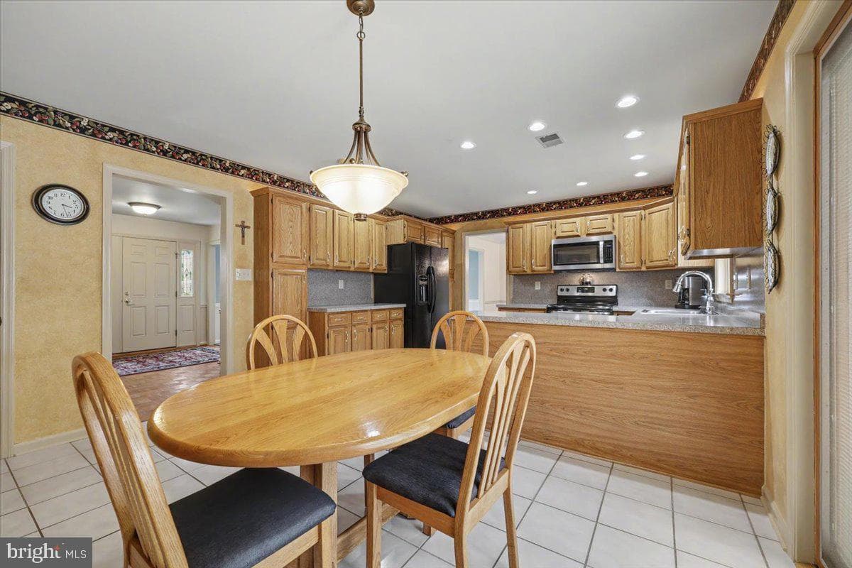 10 Hawk Court photo 6