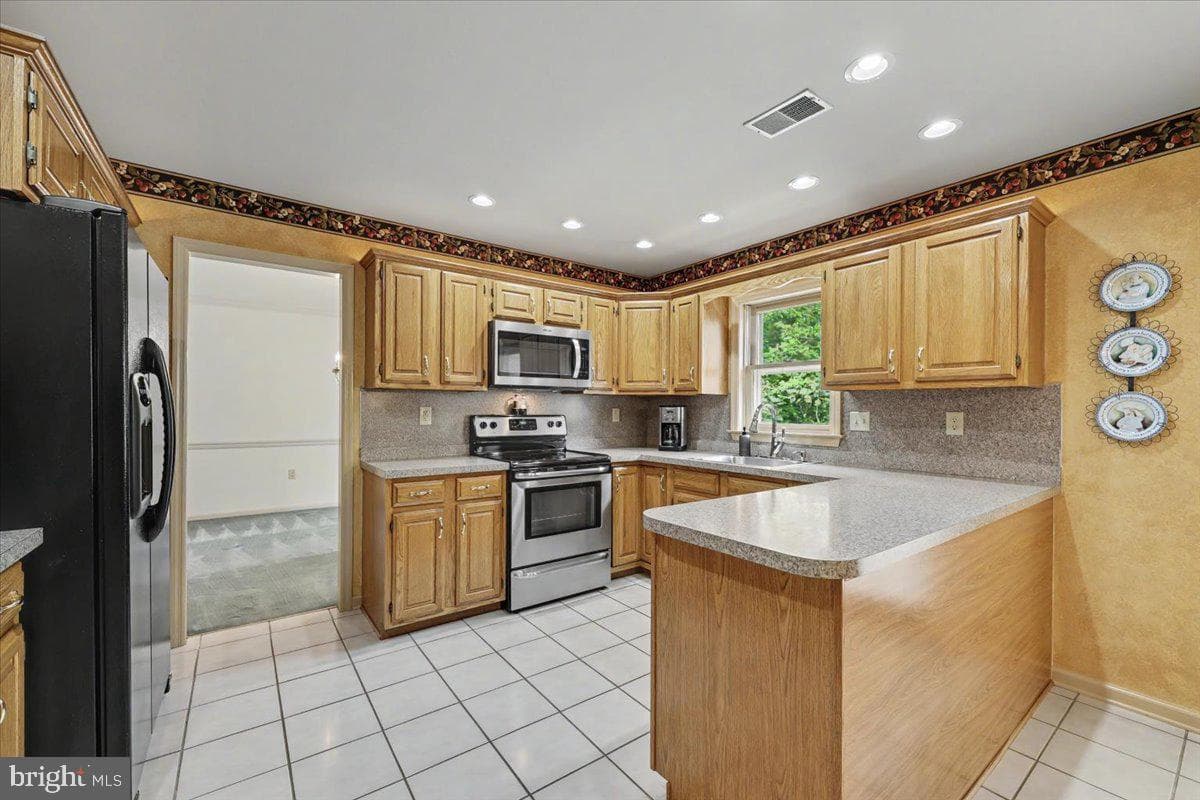 10 Hawk Court photo 9