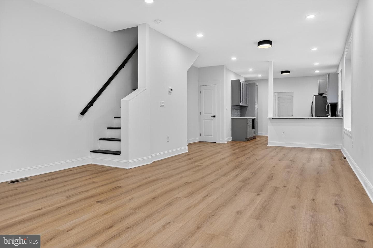 1121 Markley Street photo 3