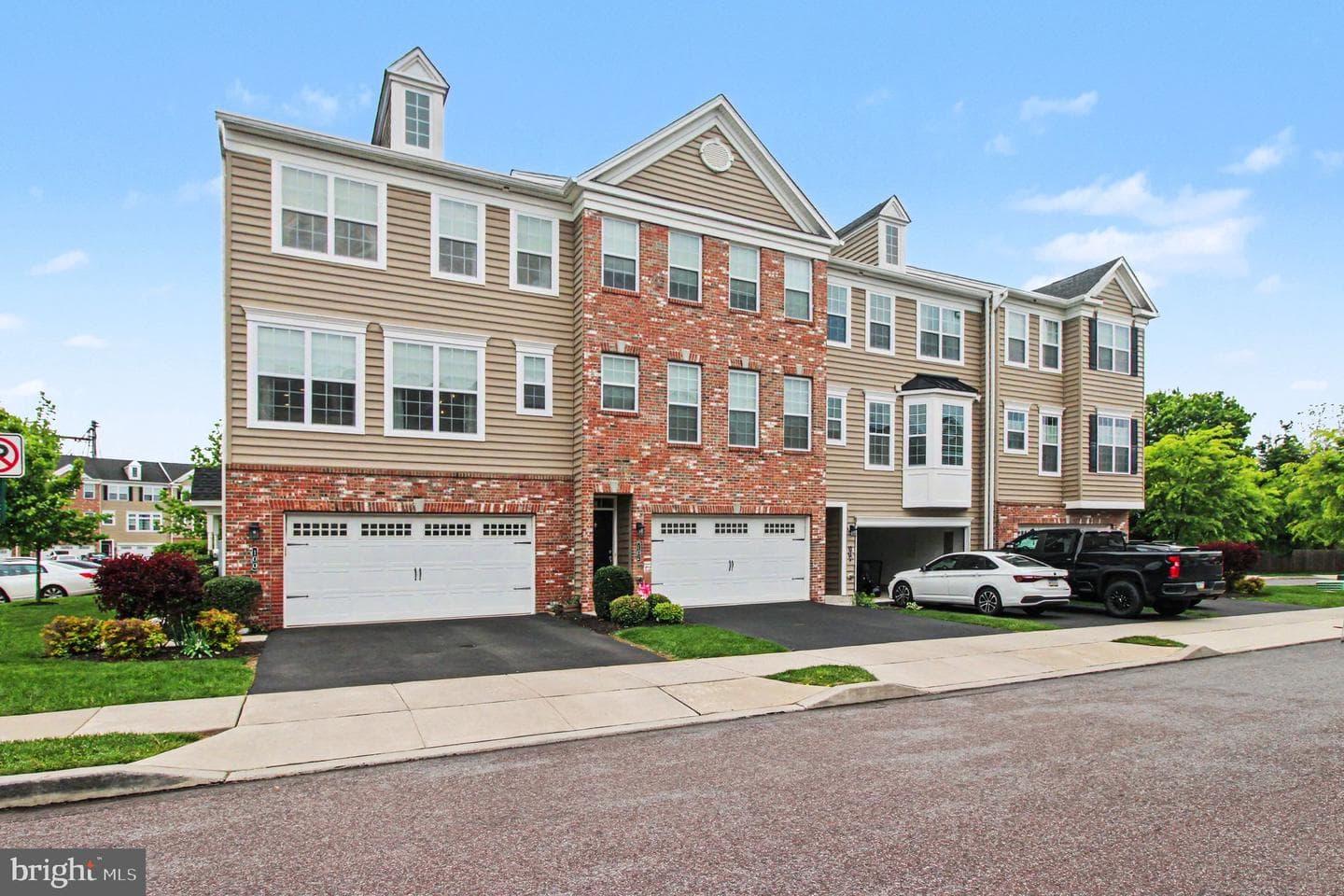 100 Arlington Ln photo 1