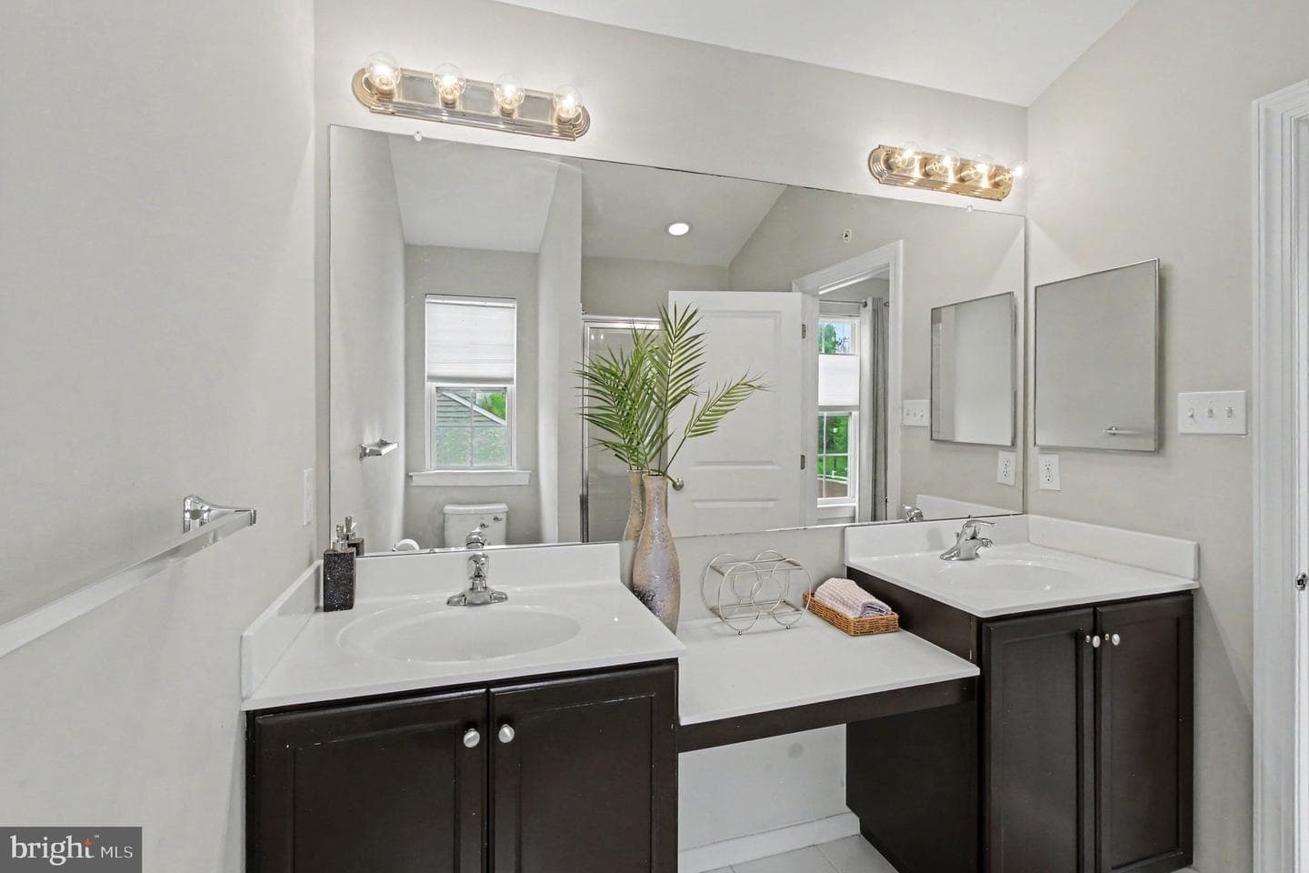 100 Arlington Ln photo 16