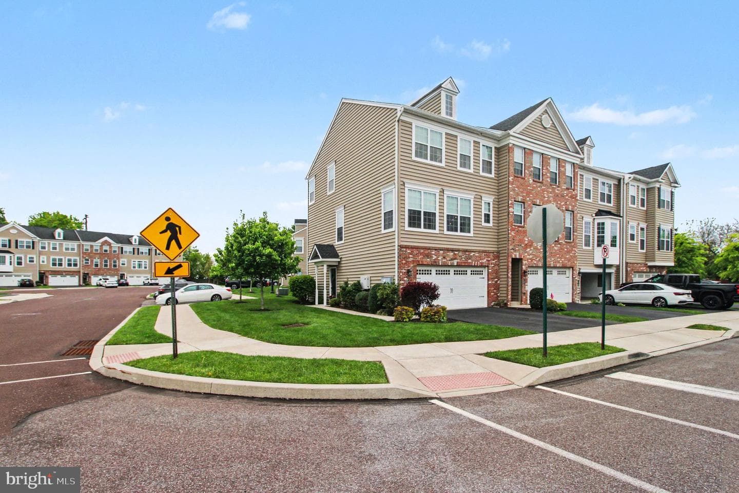 100 Arlington Ln photo 2