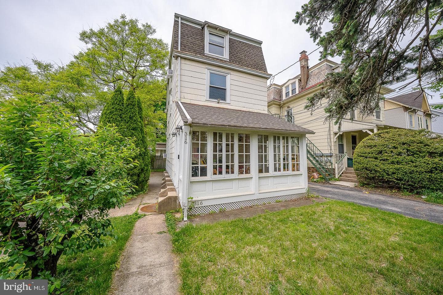 316 Locust Ave photo 1
