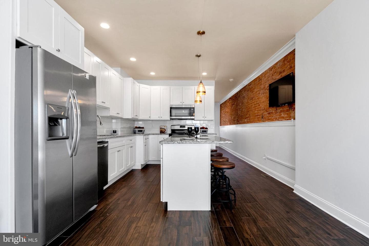 129 W Sixth St photo 7