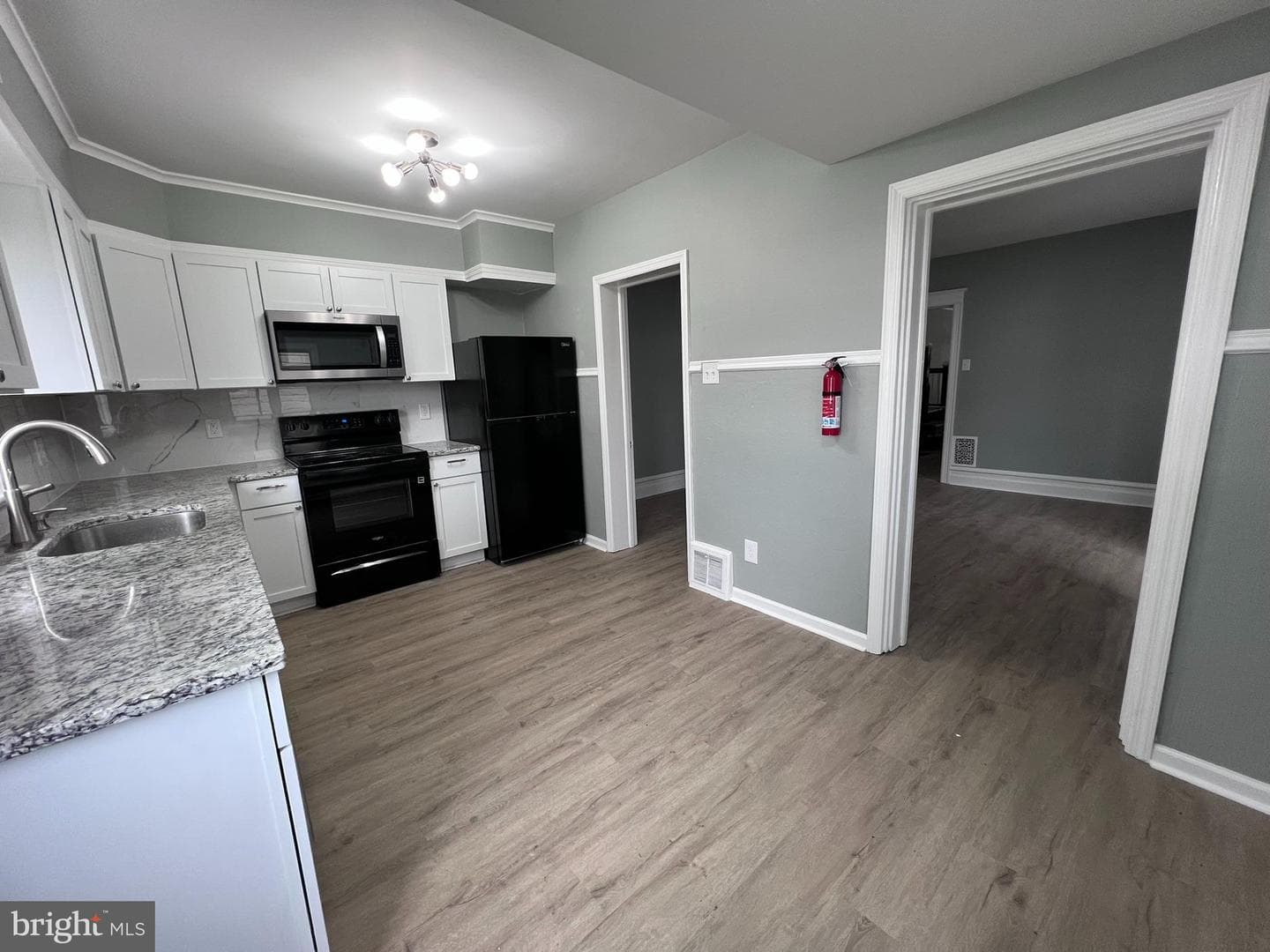 804 Queen Street photo 11