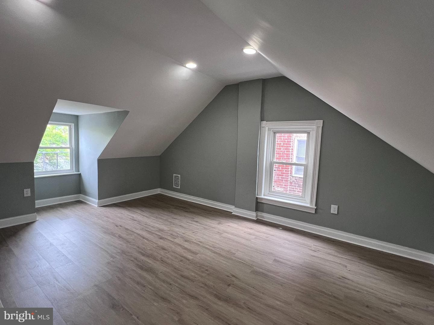 804 Queen Street photo 17