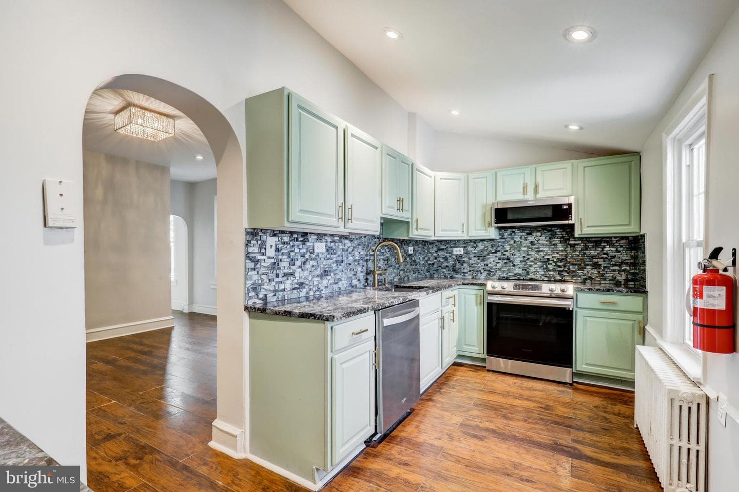 1218 W Airy Street photo 9