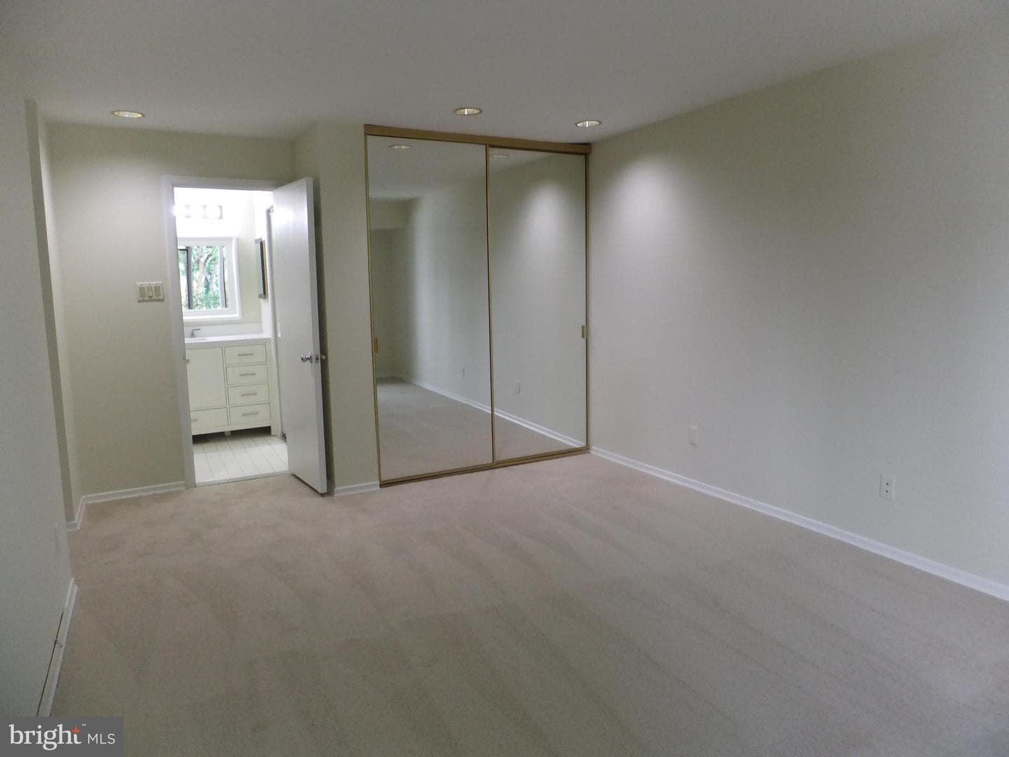 1750 Oakwood Terrace #8f photo 22