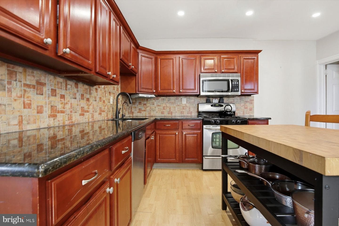 312 W Walnut Street photo 10