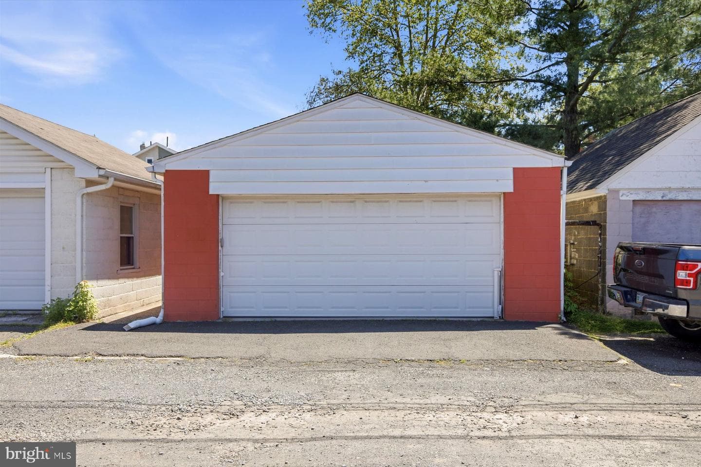 312 W Walnut Street photo 25