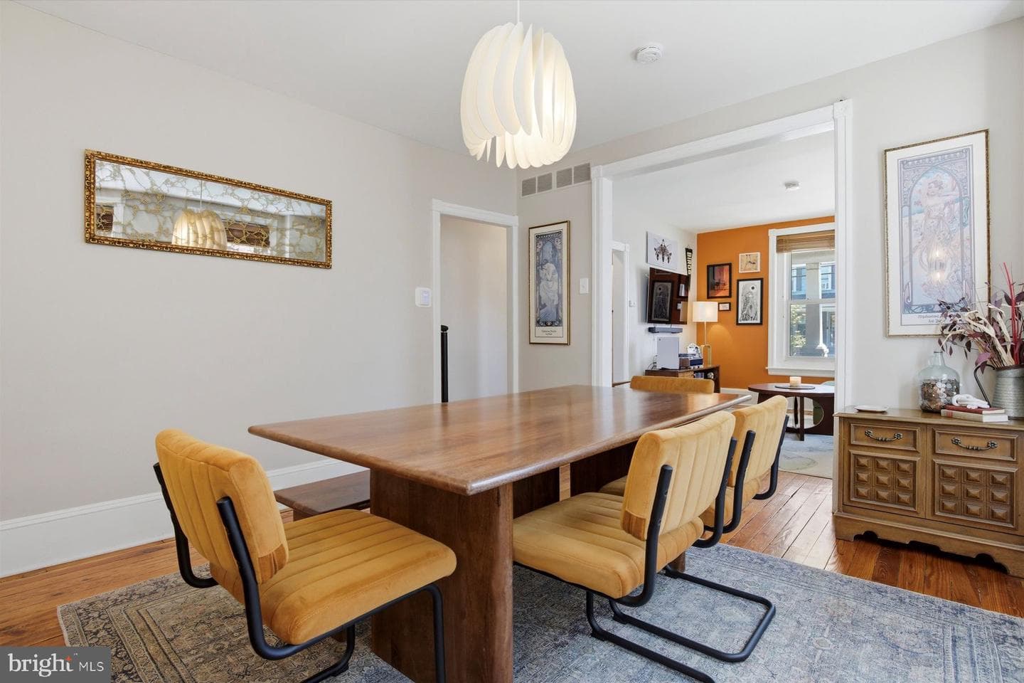 312 W Walnut Street photo 5