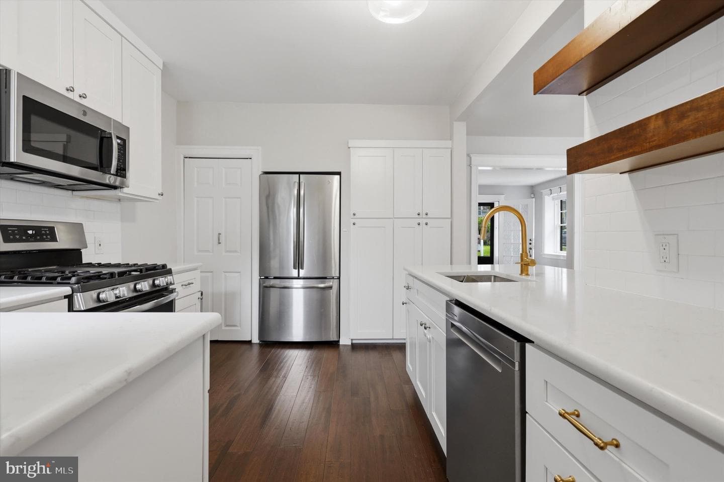 7811 Linden photo 10
