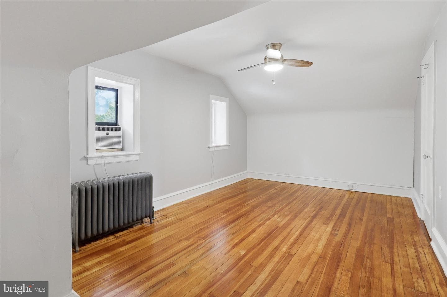 7811 Linden photo 27