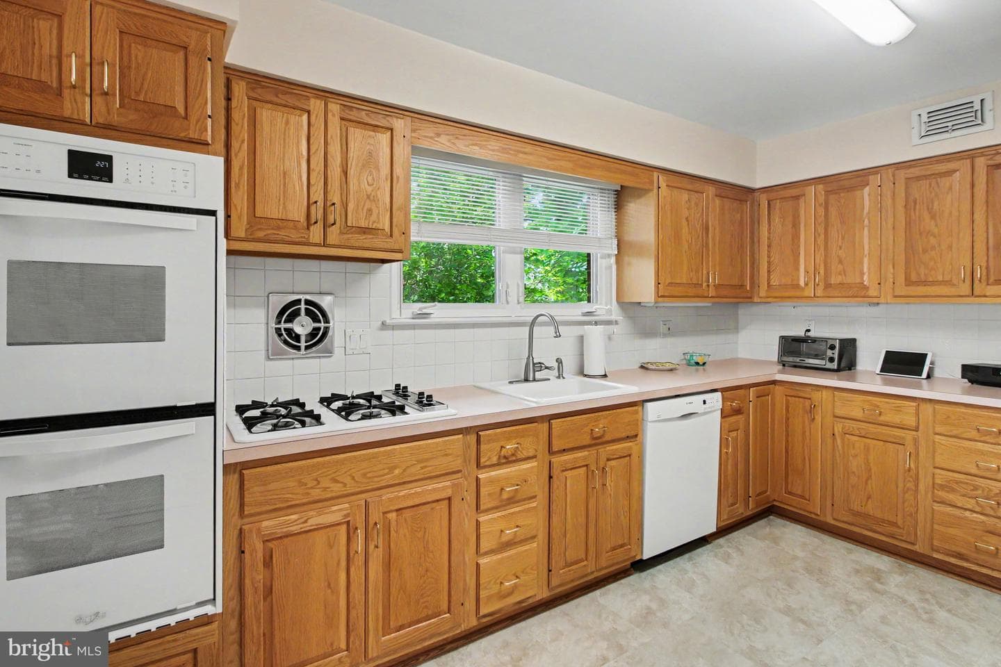 336 Weymouth Road photo 54