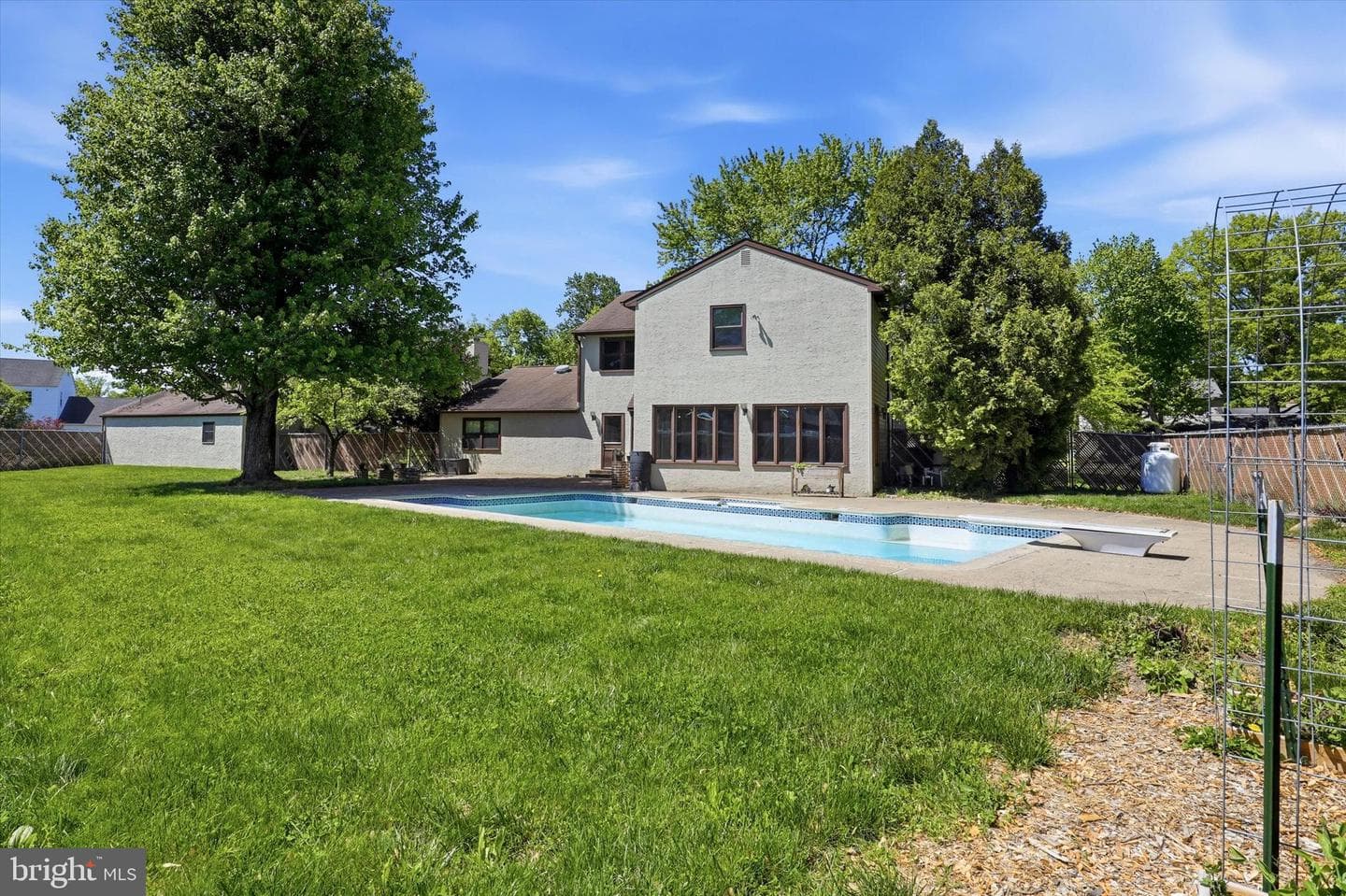 746 Wright Drive photo 3