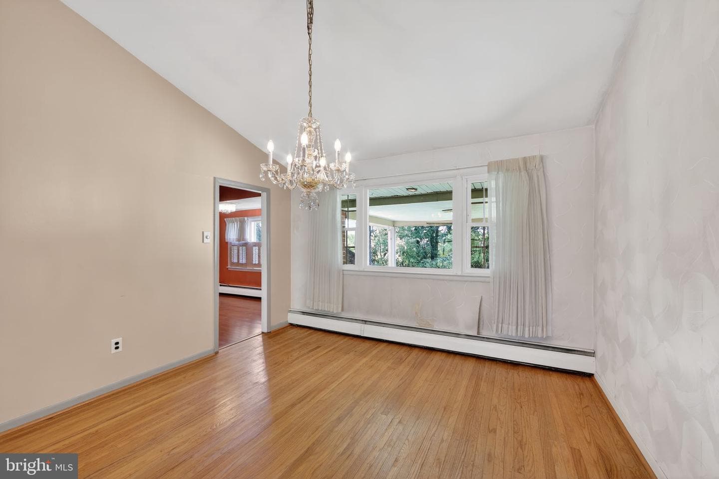 533 Martin Lane photo 10