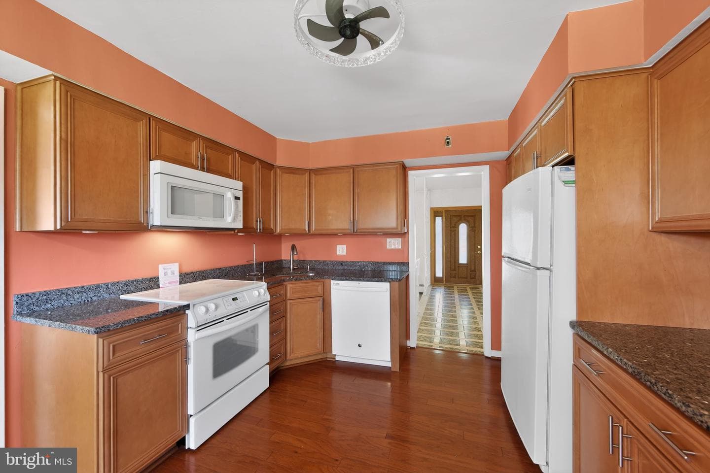 533 Martin Lane photo 13