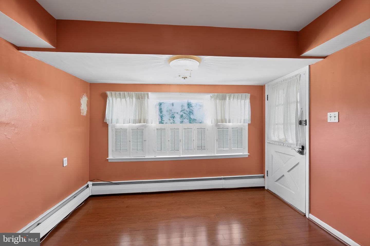 533 Martin Lane photo 16
