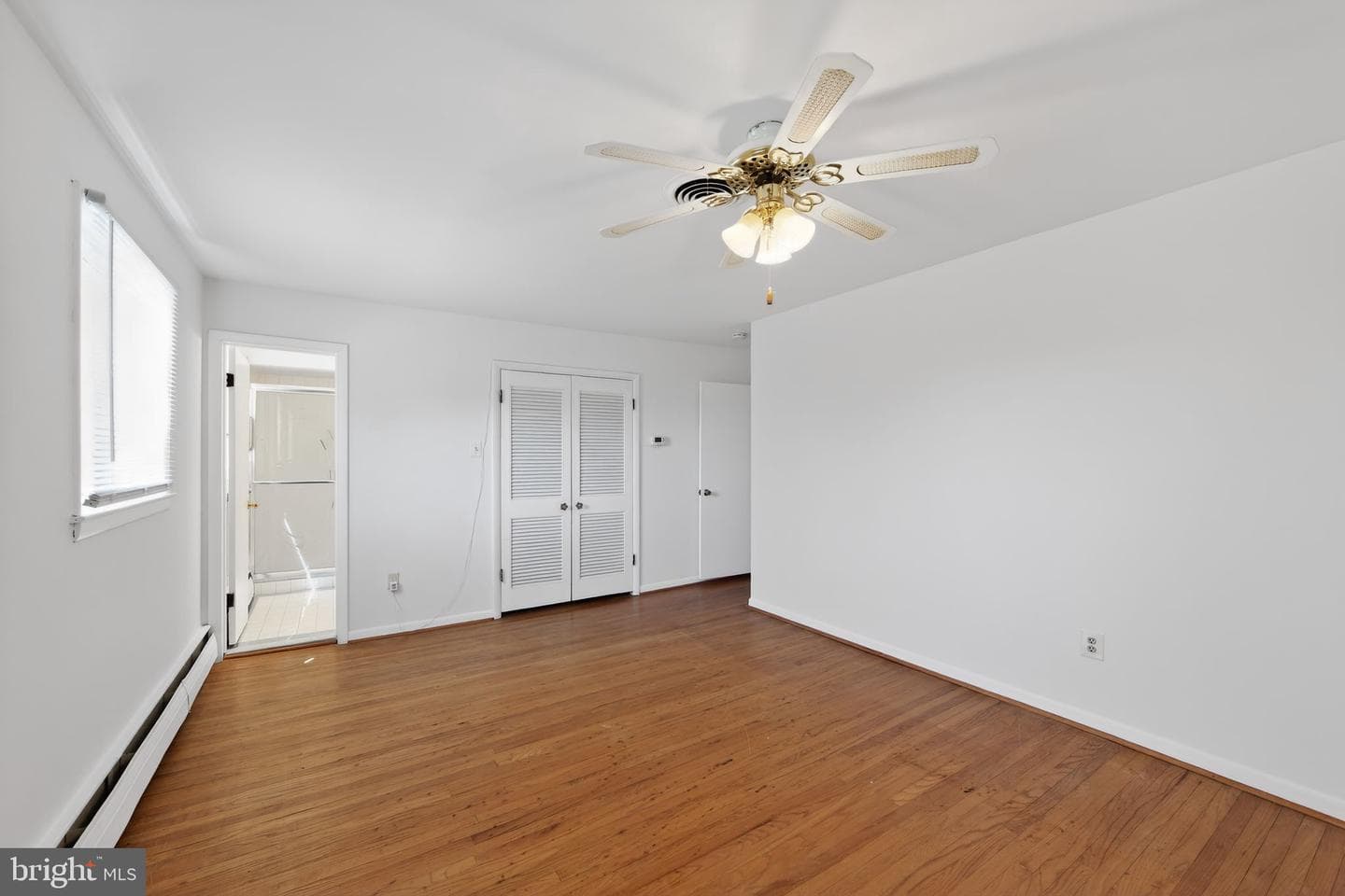 533 Martin Lane photo 17