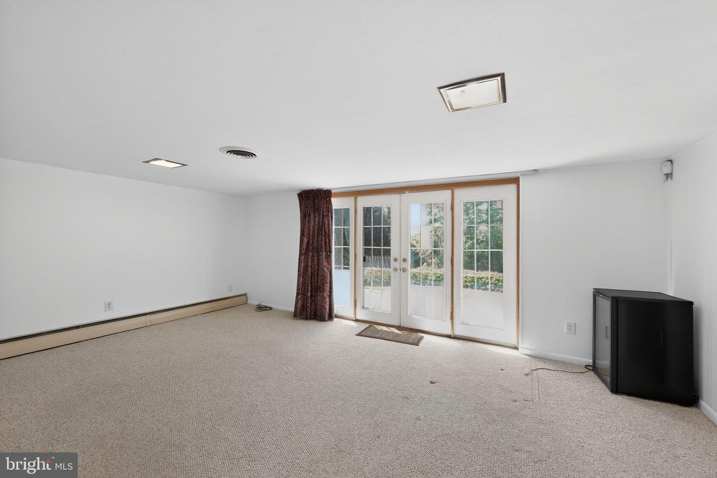 533 Martin Lane photo 32