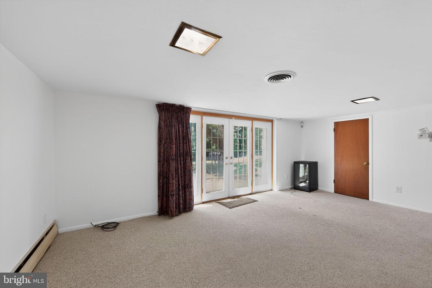 533 Martin Lane photo 34