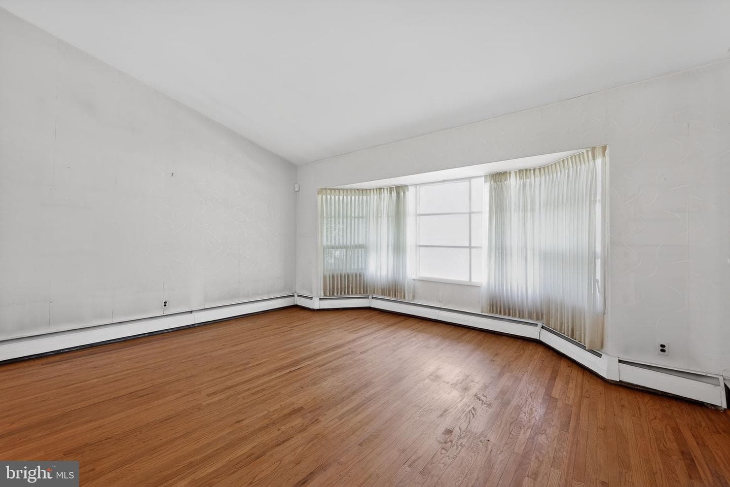 533 Martin Lane photo 8