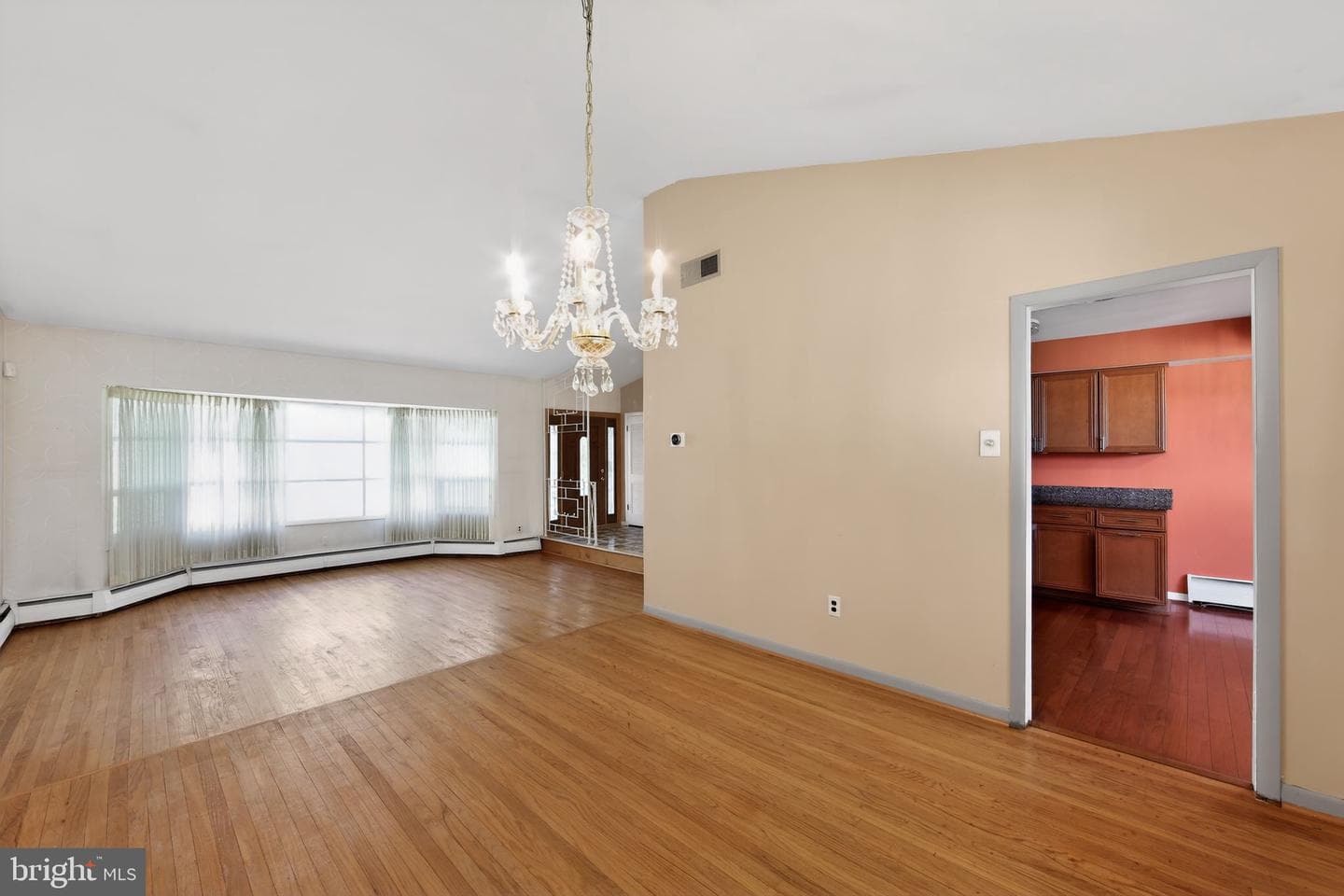 533 Martin Lane photo 9