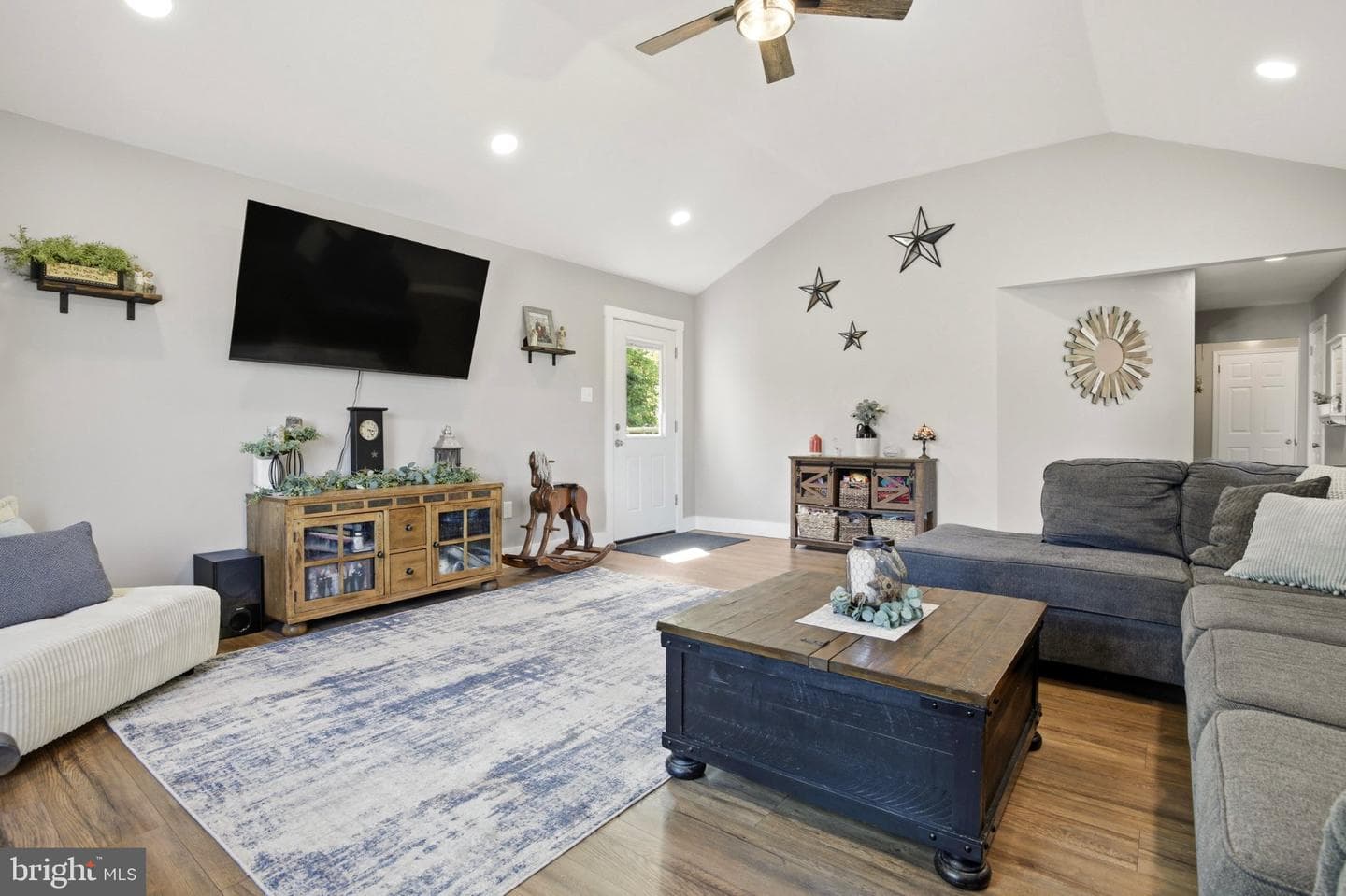 2301 N Charlotte Street photo 4