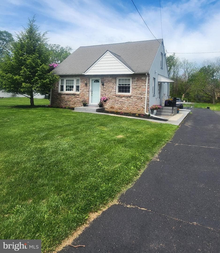 2108 N Line Street photo 2