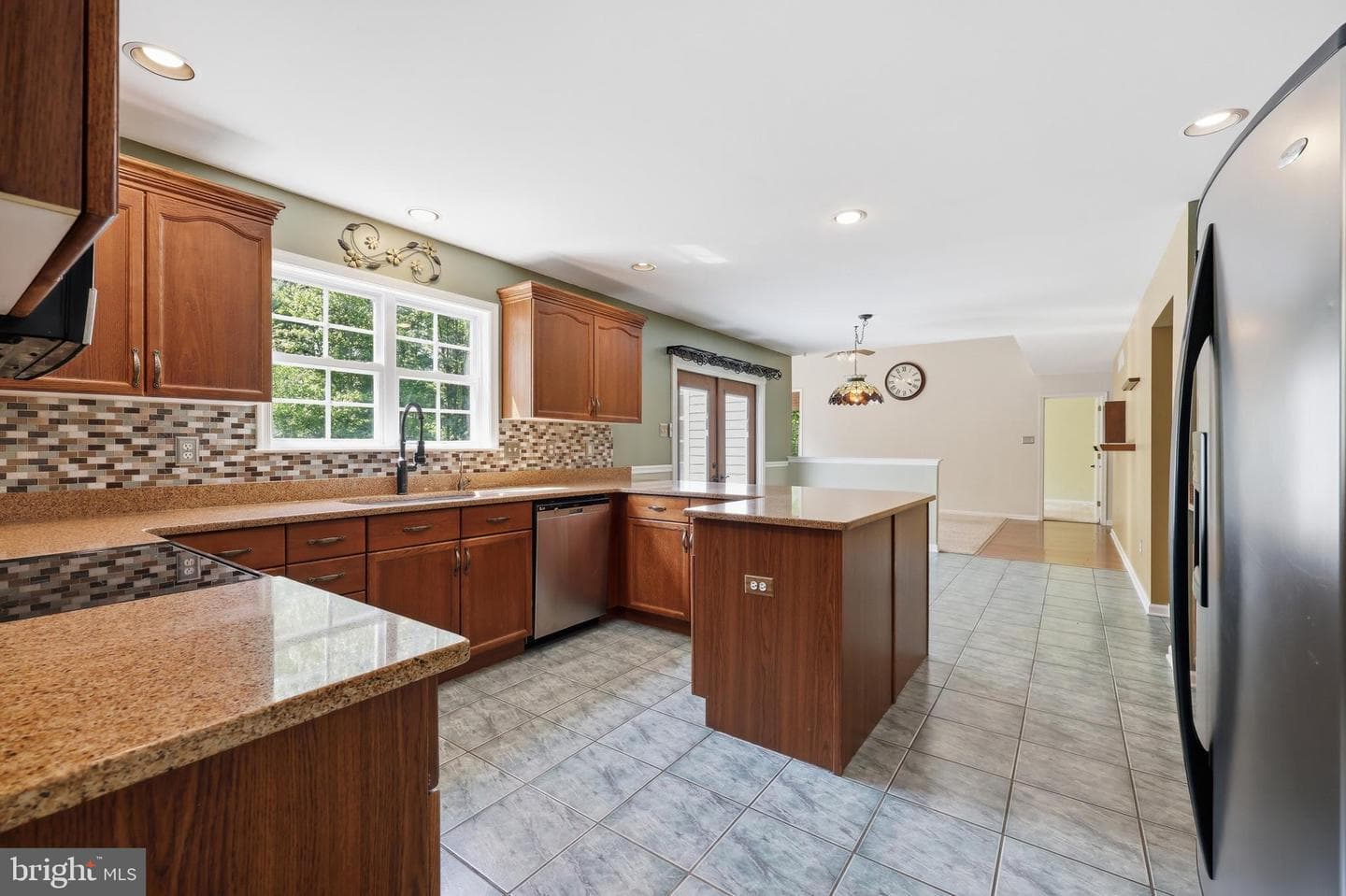 210 Meng Road photo 15