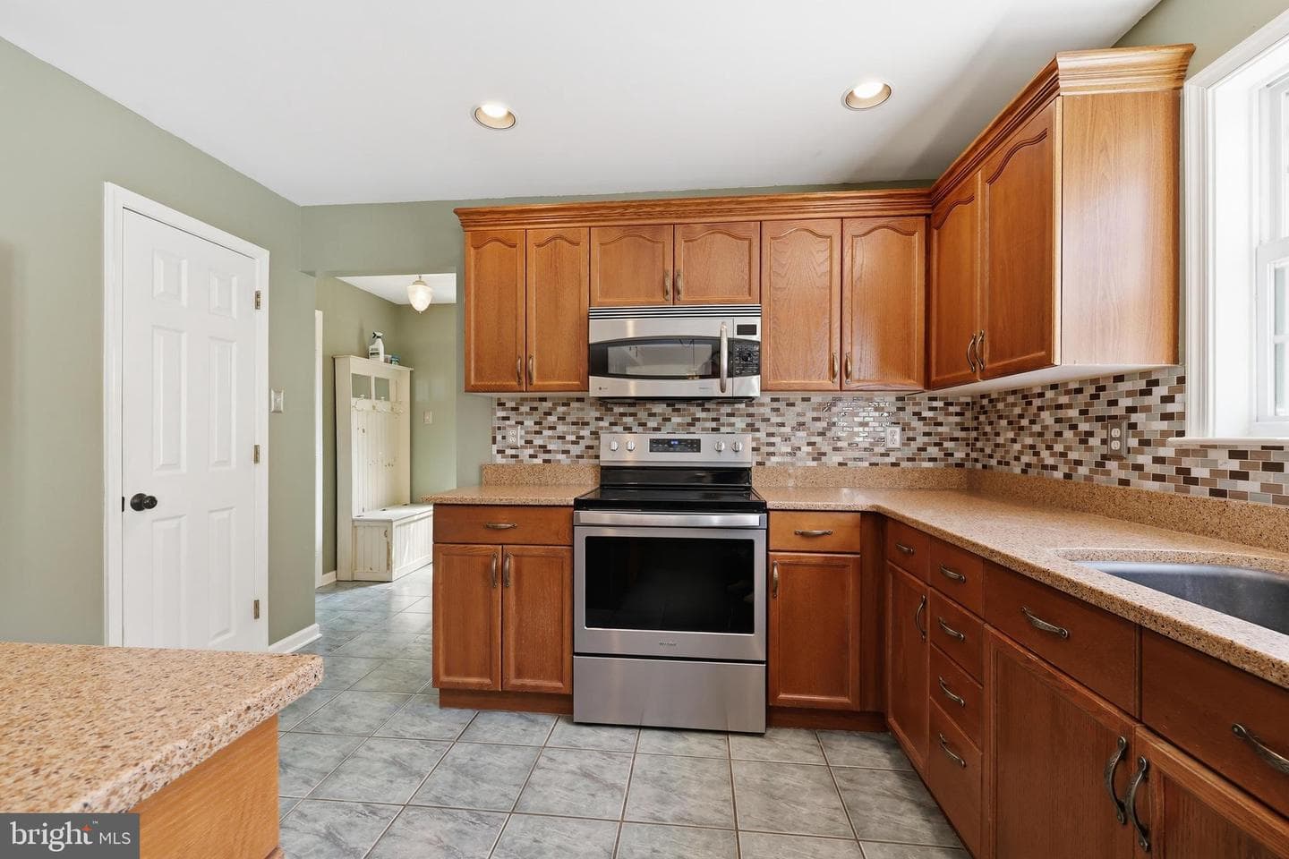 210 Meng Road photo 17