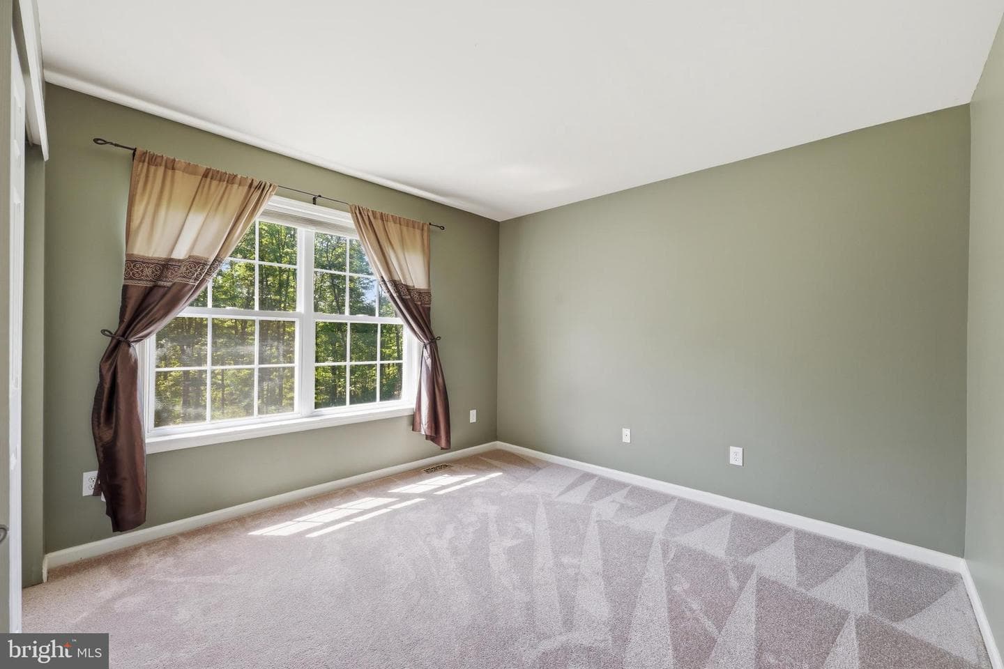 210 Meng Road photo 36