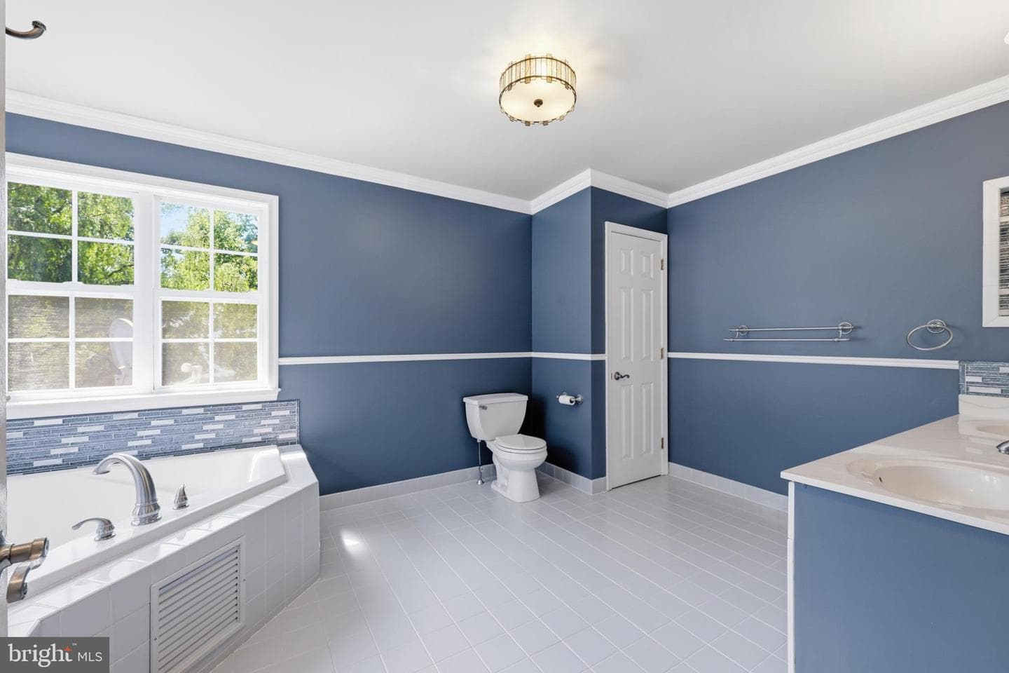 210 Meng Road photo 45