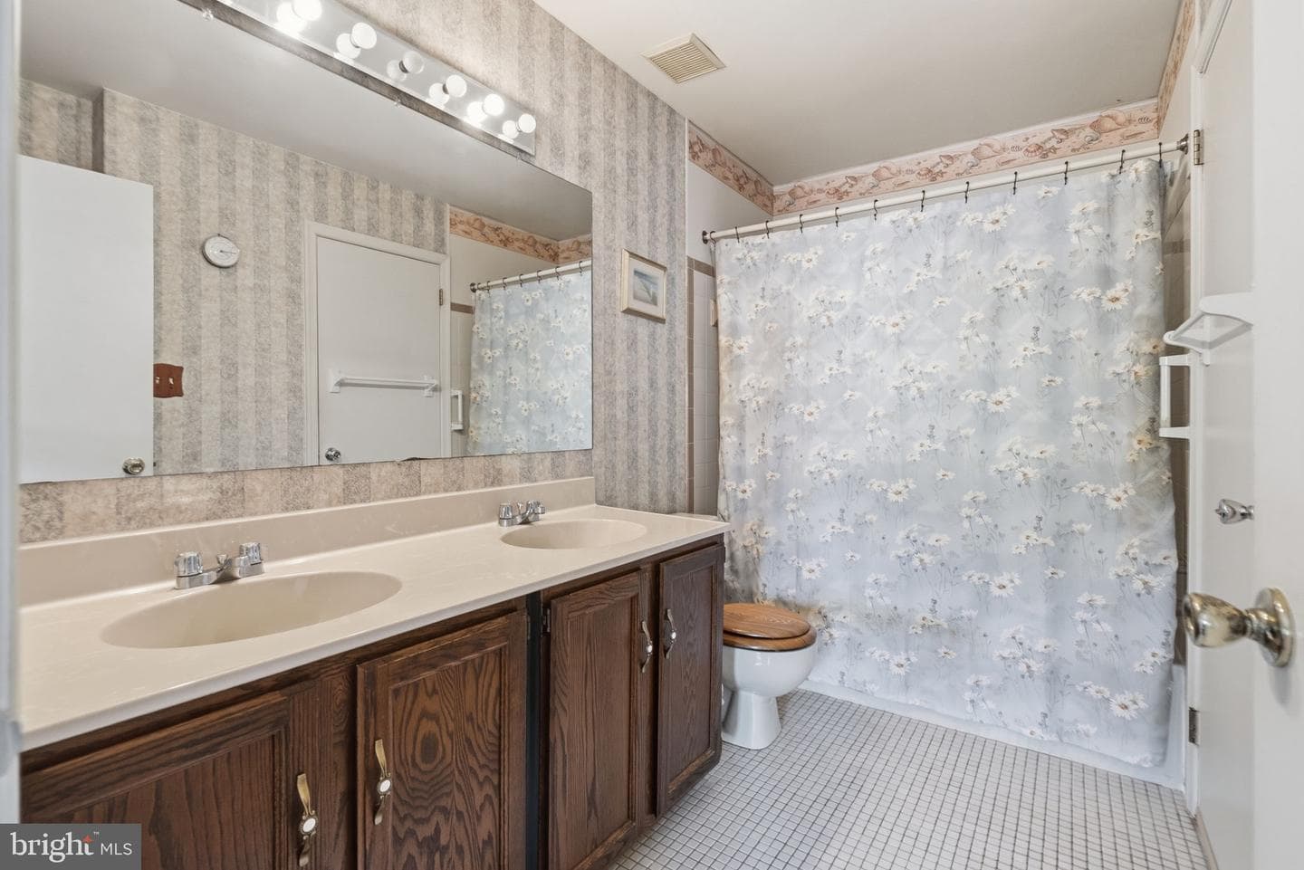 538 Canterbury Road photo 19