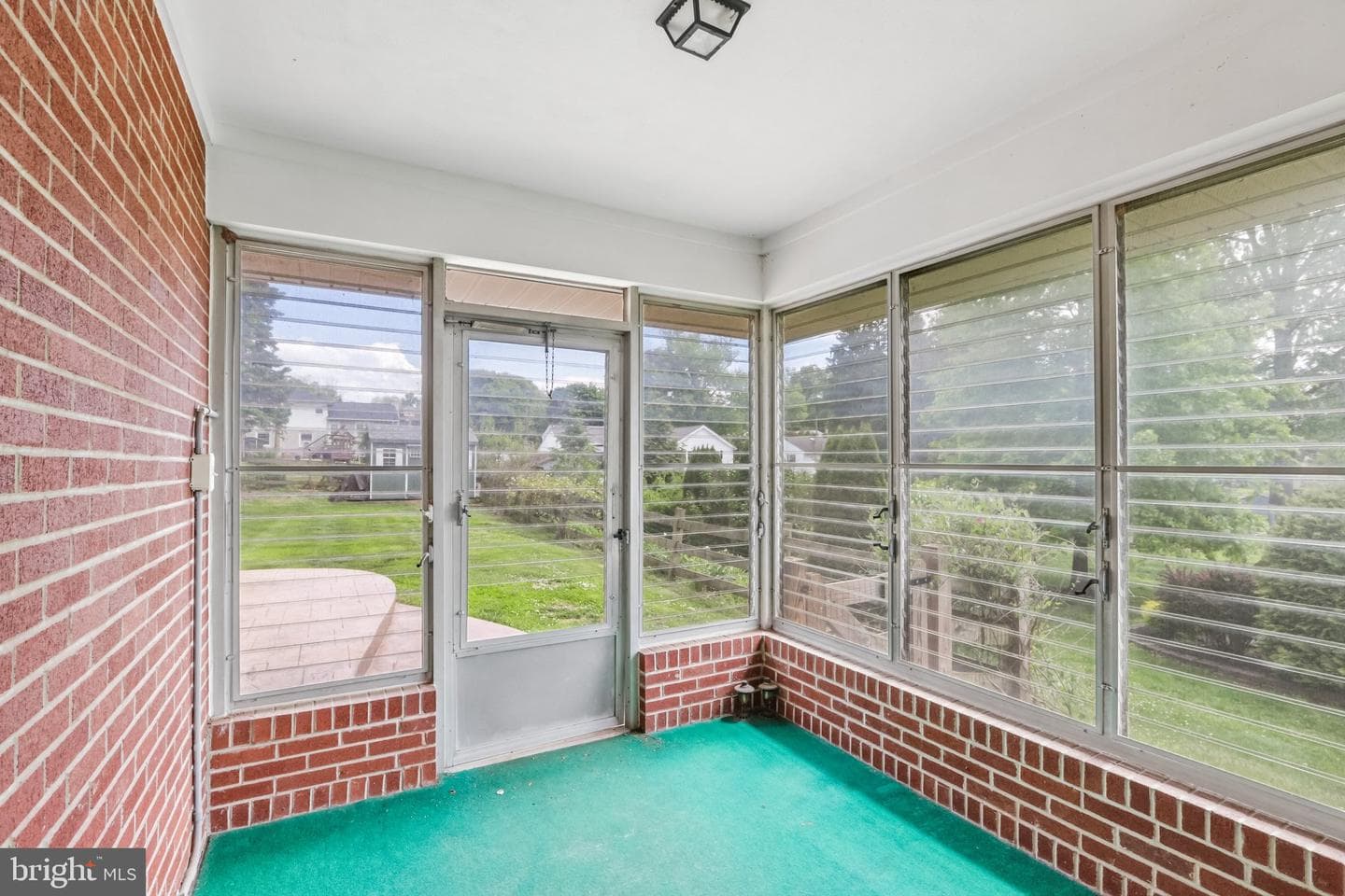 630 Oak Street photo 32
