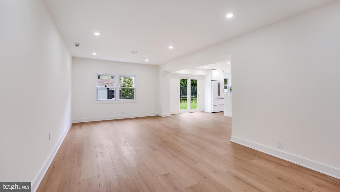 144 Roy Lane photo 11