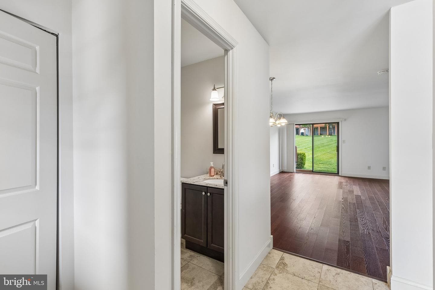 537 Bassett Lane photo 8
