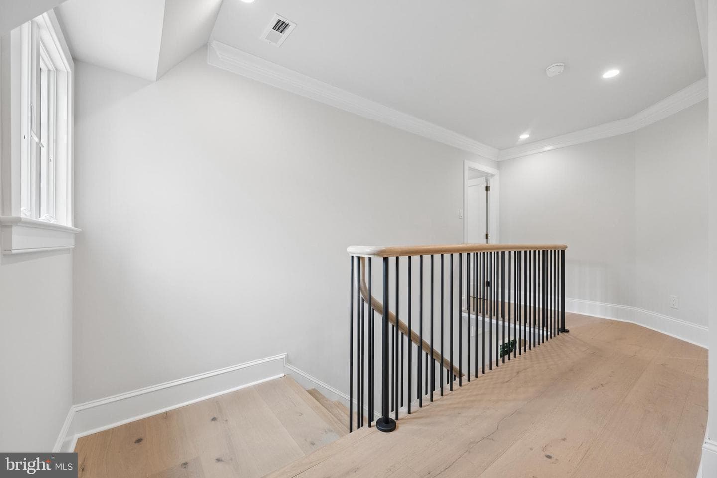 519 Sussex Road photo 35