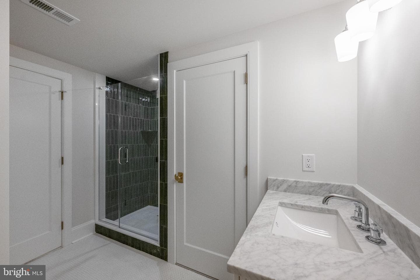 519 Sussex Road photo 44