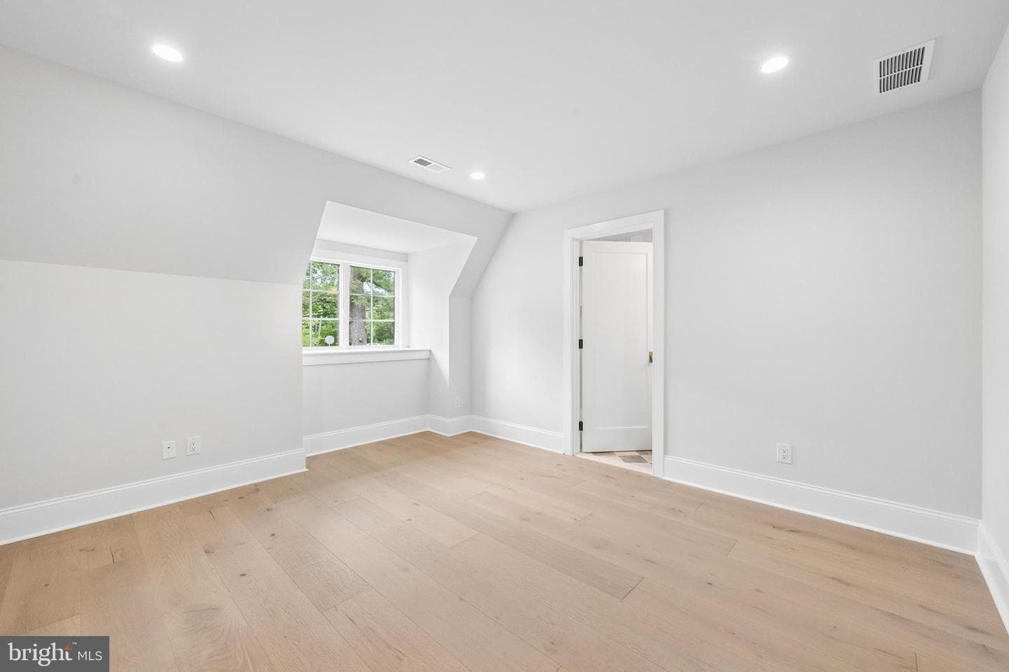 519 Sussex Road photo 59